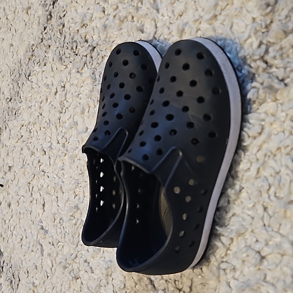 Cat and Jack waterproof slip on, toddler size 10